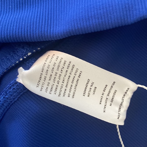 Wilo 2 piece Sports Bra and Leggings - Picture 7 of 8